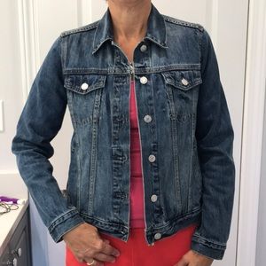 Small Gap Classic Denim Jacket❄️
